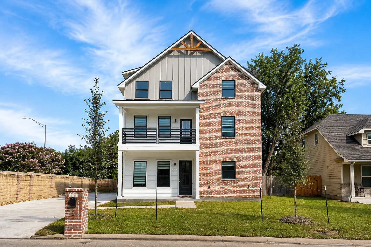 5 bed, 5.5 bath, 2845 sqft, $6,900 — Photo 1