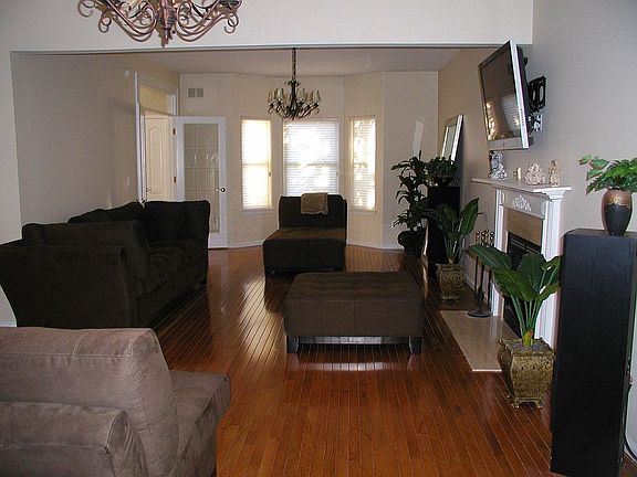 33 ft. great room w FP & two sets of Frech doors