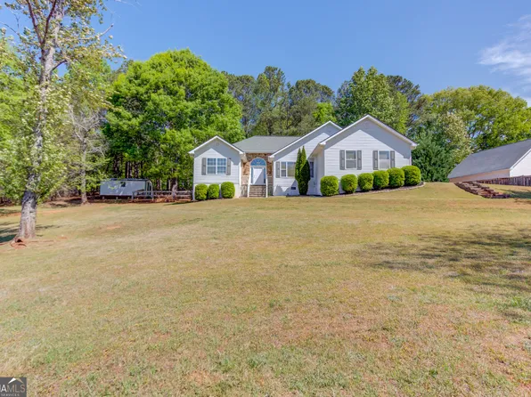 3314 Banks Mountain Dr, Gainesville, GA 30506