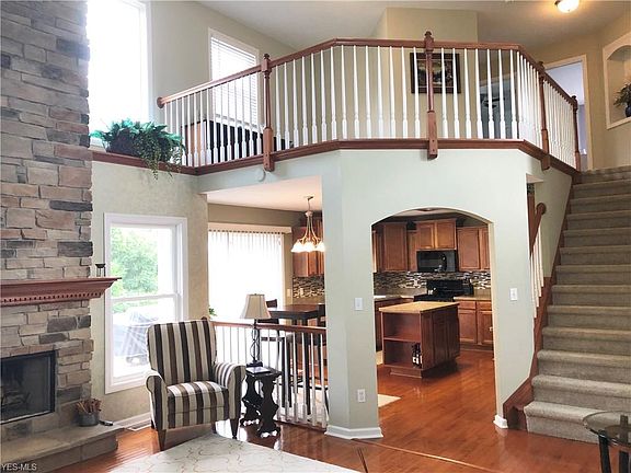 4th image of 1672 Jennifer Ln