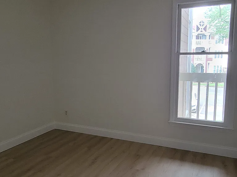 Third bedroom with new fan and flooring