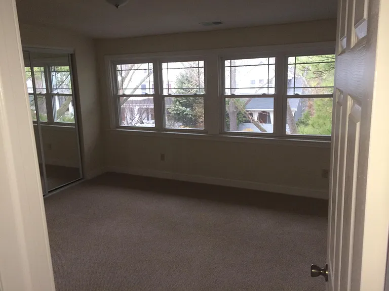 Br2 w/walk-in Closet