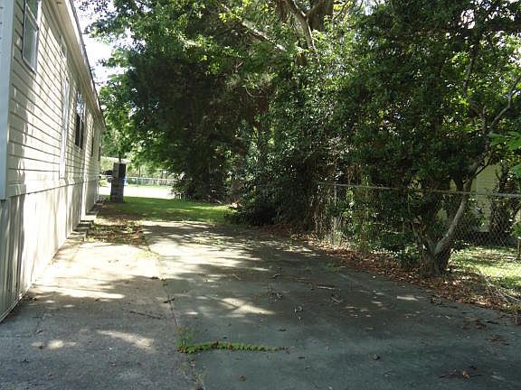 3rd image of 401 Curtis Dr