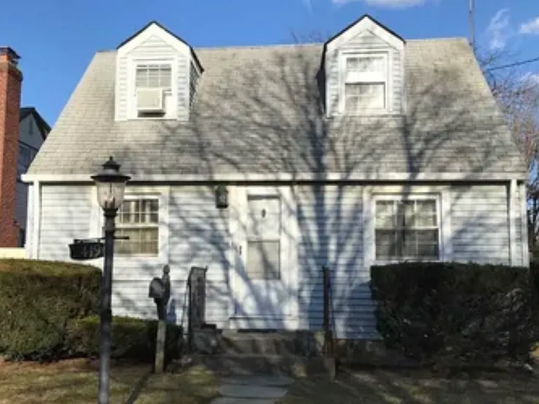 2419 Yorktown St — Photo 1