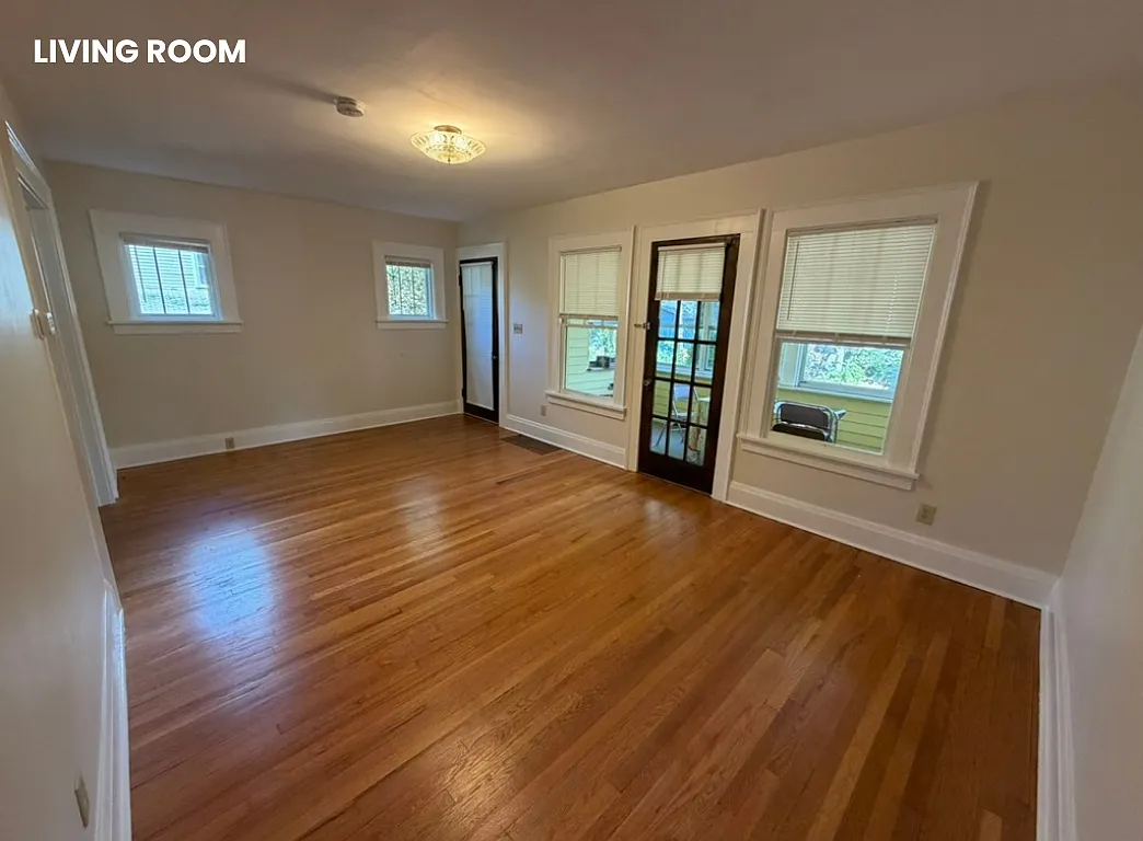 3 bed, 1200 sqft, $2,000 — Photo 2