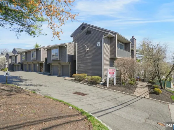 855 Valley Brook Ave APT 1B, Lyndhurst, NJ 07071