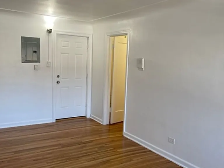 The Fern Flats - Newly Renovated in 2024 with in-unit Washer and Dryer! — Photo 21