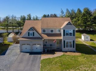 52 Byron Dr, Phillipsburg, NJ 08865