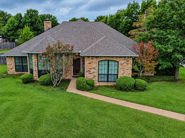 104 Lakeridge Ct, Weatherford, TX 76087