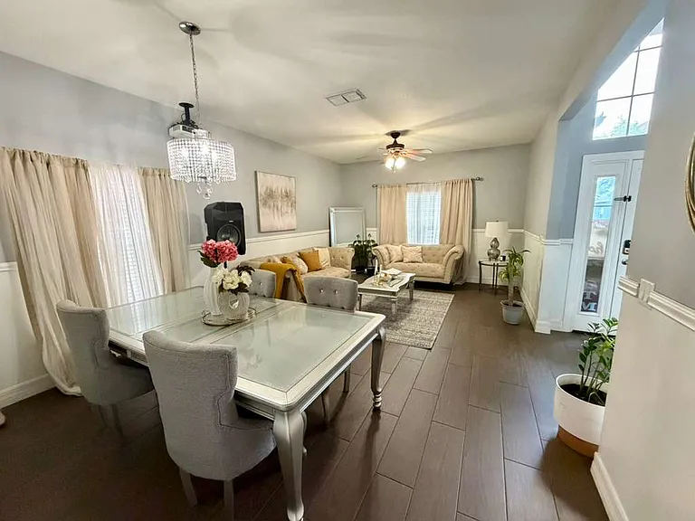 2118 Congress Ln — Photo 3