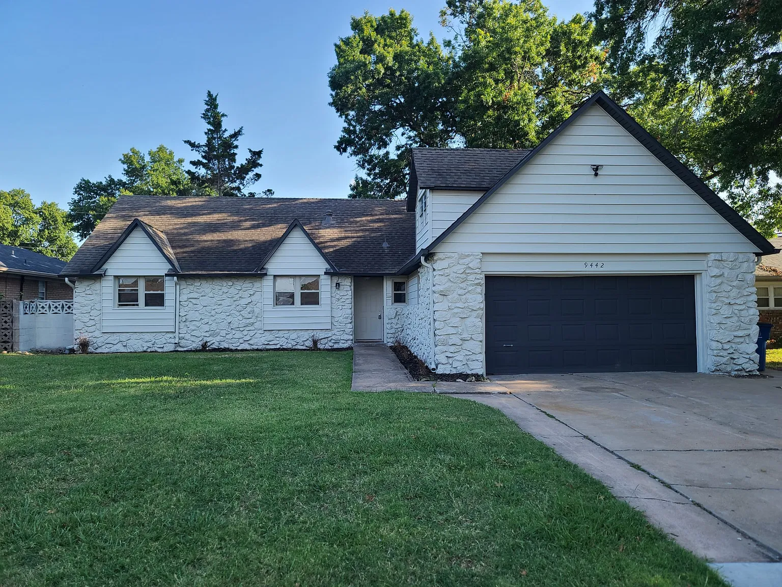 4 bed, 2126 sqft, $1,800 — Photo 1