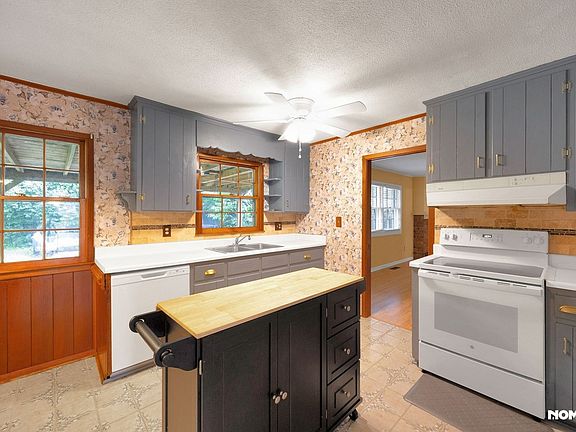 3rd image of 431 Hallmark Rd