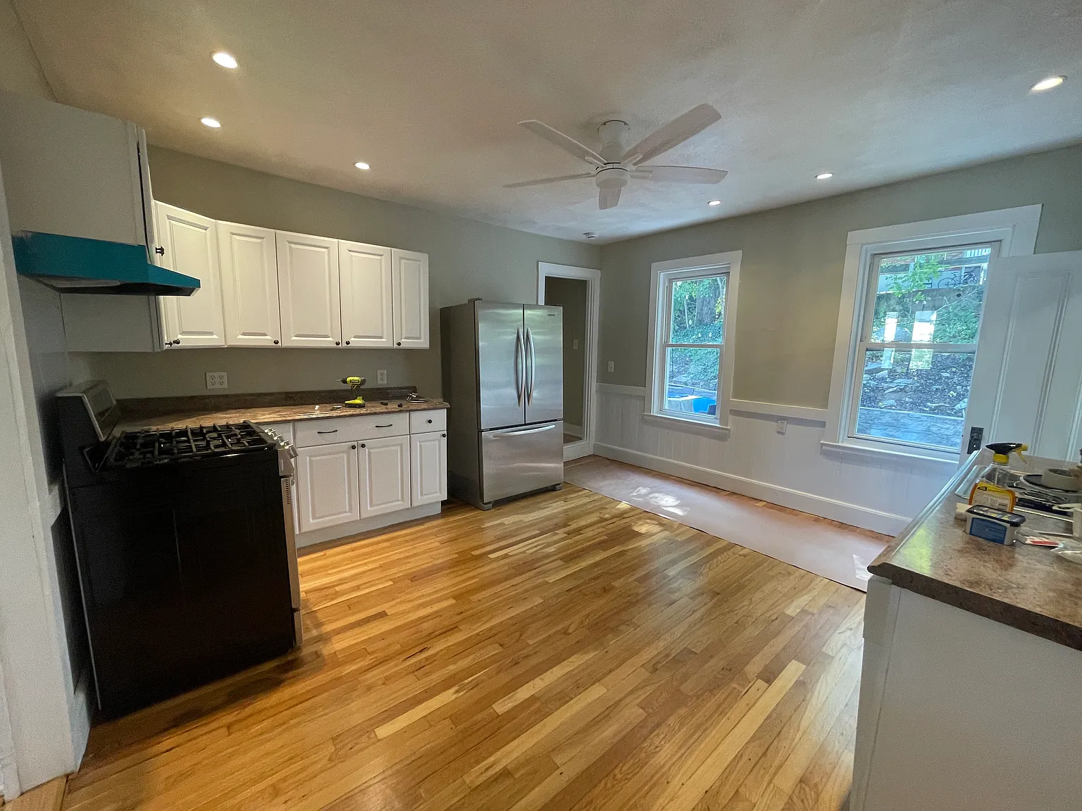 2 bed, 1.5 bath, 9999 sqft, $2,600 — Photo 3