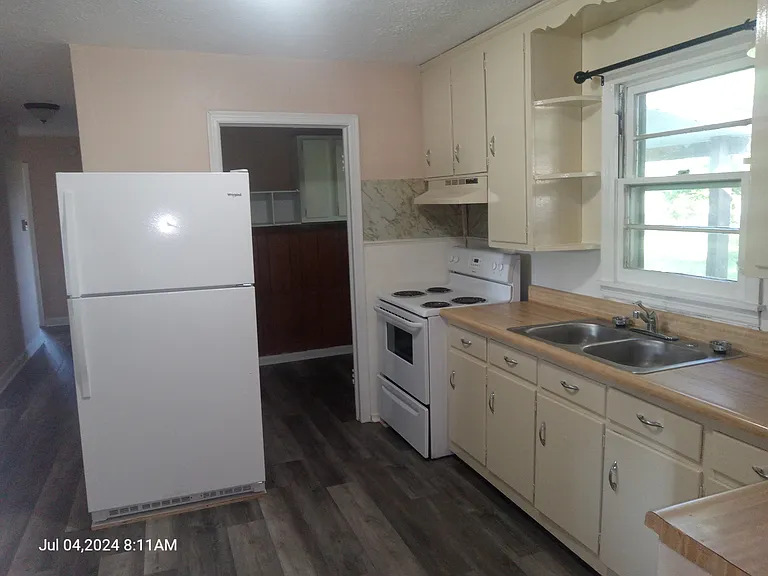 1159 Radio Rd — Photo 2