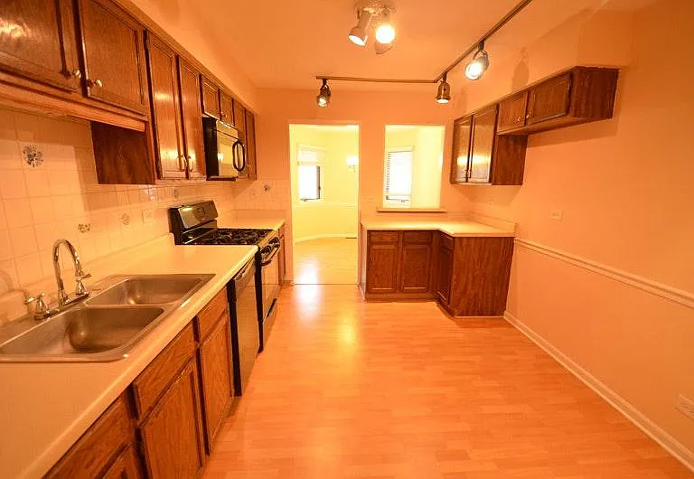 1050 Courtland Dr — Photo 7