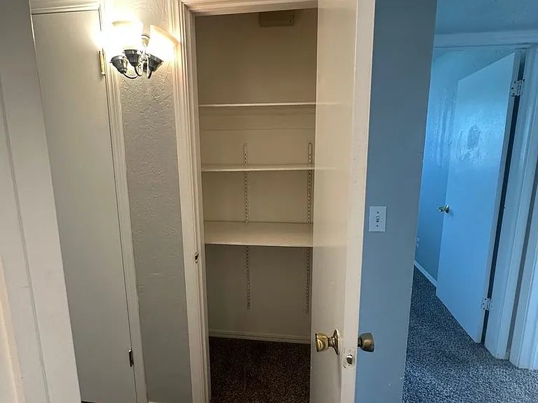 4844 Woodview Dr — Photo 27