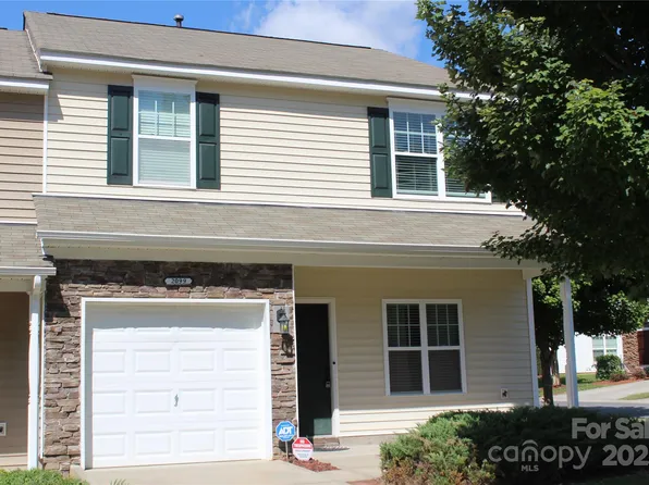 2099 Shady Pond Dr, Lake Wylie, SC 29710