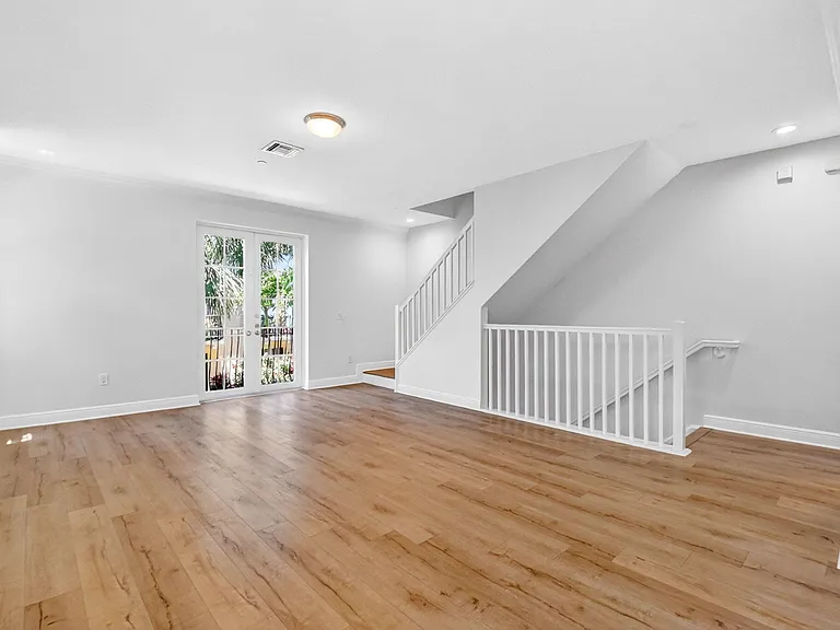 2502 N Dixie Hwy #32 — Photo 15
