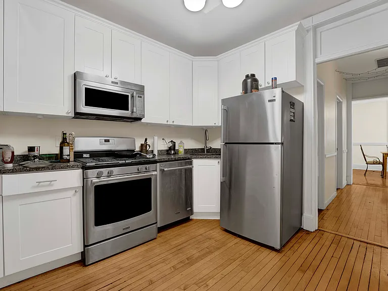 2522 N Burling St #2 — Photo 20