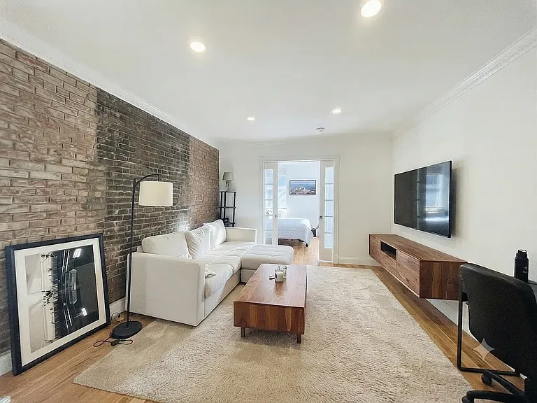 340 E 55th St #4A — Photo 2