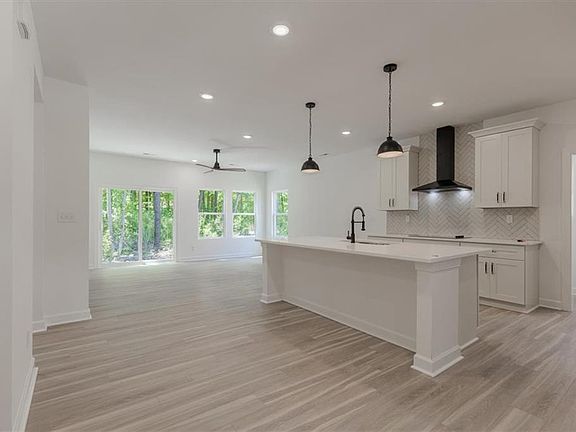3rd image of 620 Ambrose St