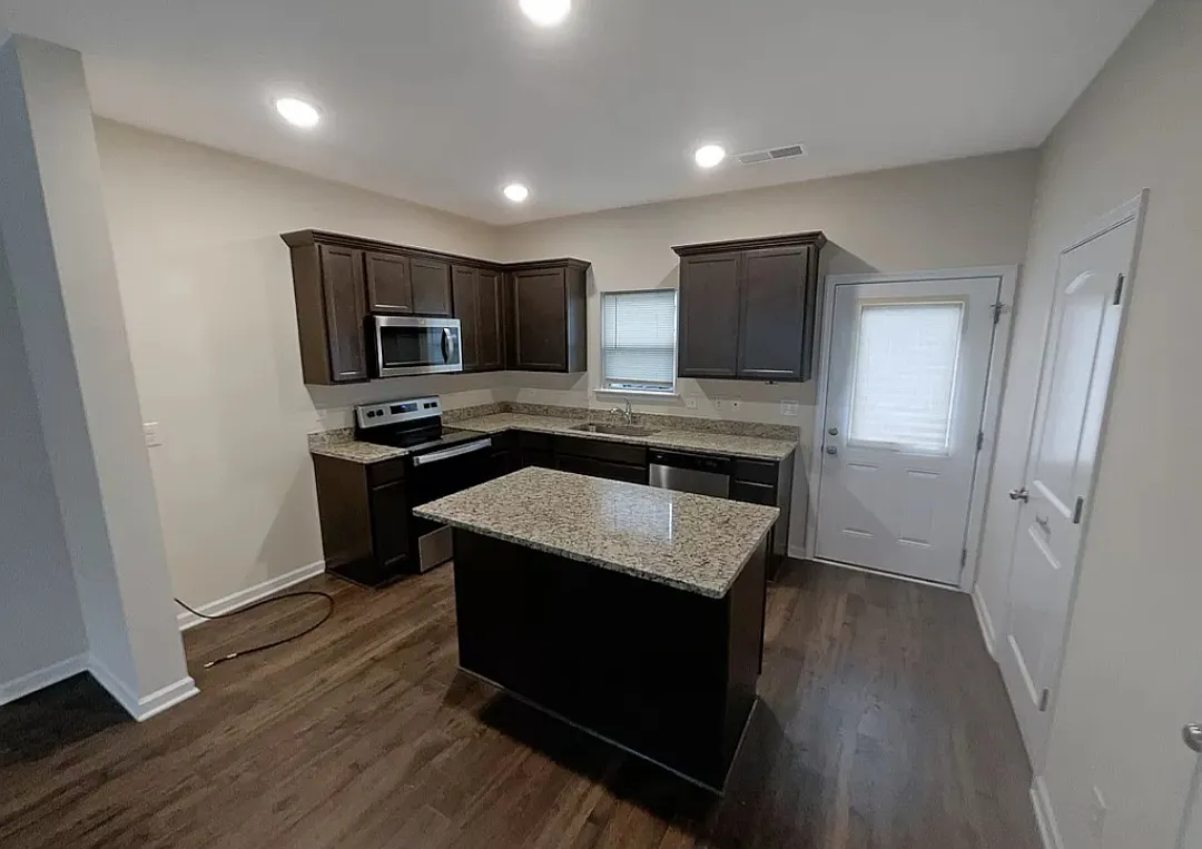 2 bed, 1173 sqft, $1,600 — Photo 2