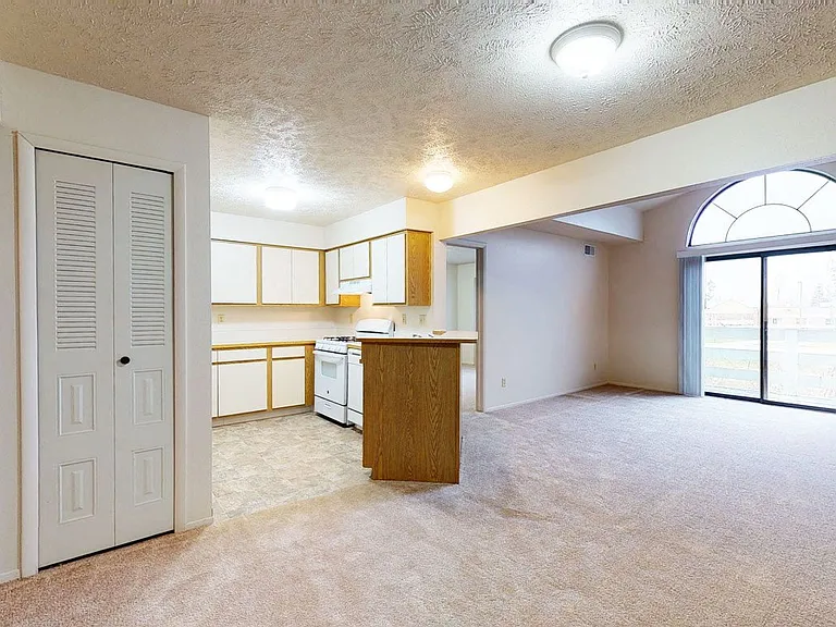Pine Knoll Apartments — Photo 22
