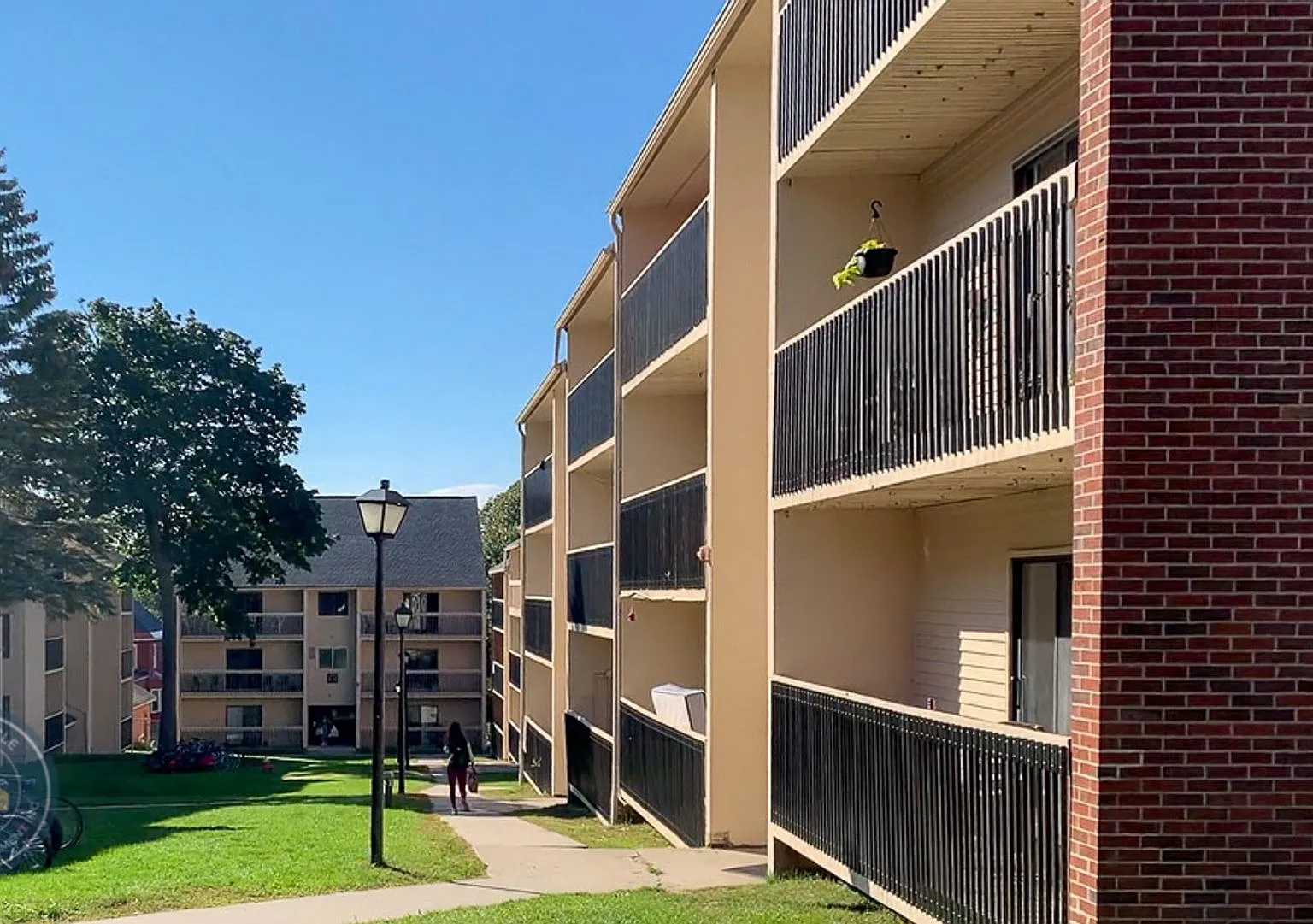 Hills Garden Condo Association - comfort and convenience perfectly situated between Downtown Burl... — Photo 2