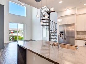Moderno Metro Luxury Living