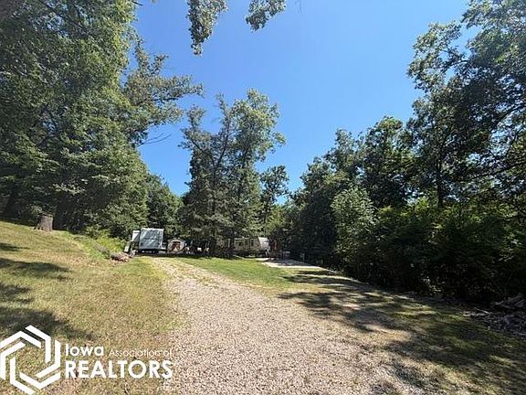 5th image of 3085 E Lakeshore Dr