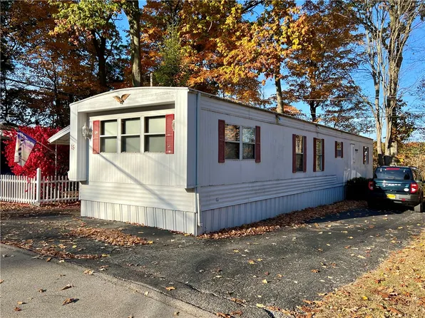 15 Spinet Dr, Rochester, NY 14625