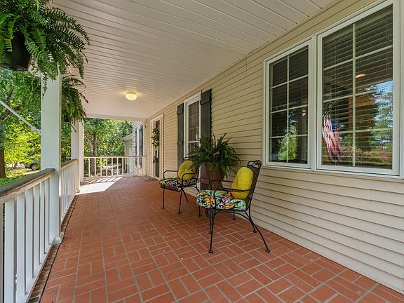 2nd image of 208 Hickory Hill Trl