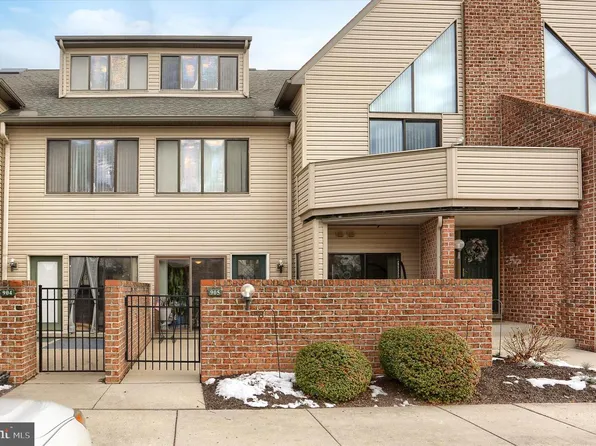 905 Cherrington Dr, Harrisburg, PA 17110