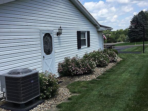 3rd image of 49376 S Park Cir