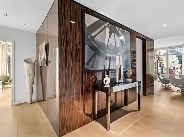 207 E 57th St APT 19B, New York, NY 10022