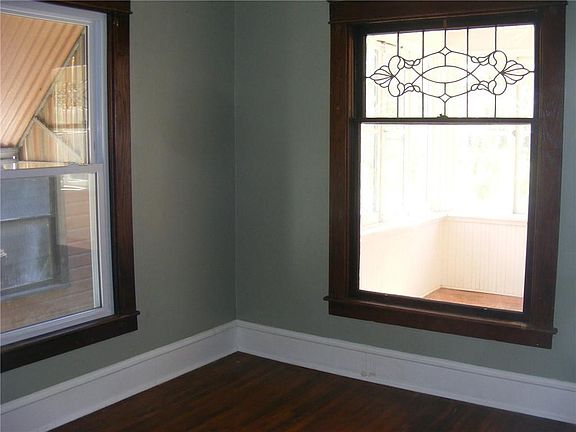 5th image of 984 Catherine St