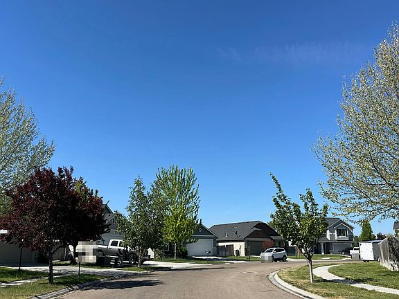 5th image of 3636 S Wood River Ave