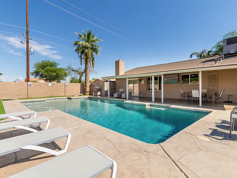3142 E Altadena Ave — Photo 17