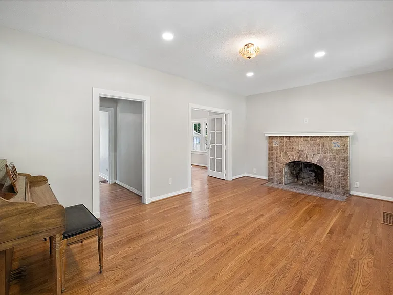 4513 S 6th St — Photo 14