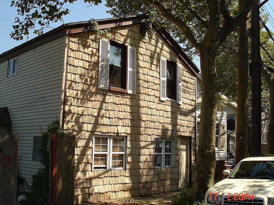 2nd image of 526 Cross Bay Blvd