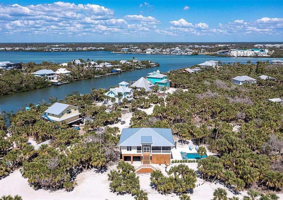 1st image of 32 Palm Dr