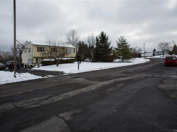 4th image of 135 Heather Cir