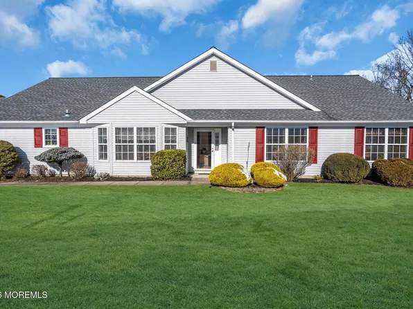 39 Strawberry Lane, Lakewood, NJ 08701