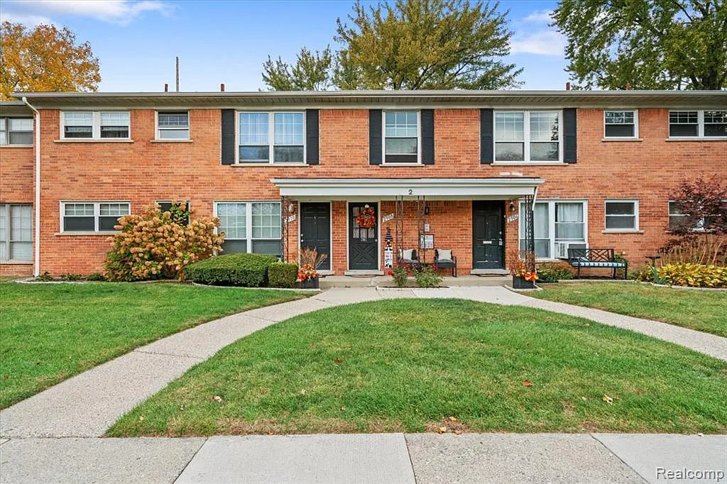 2 bed, 1.0 bath, 688 sqft, $1,250 — Photo 1