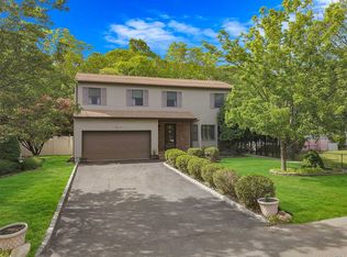 13 Tallwood Dr, Shirley, NY 11967
