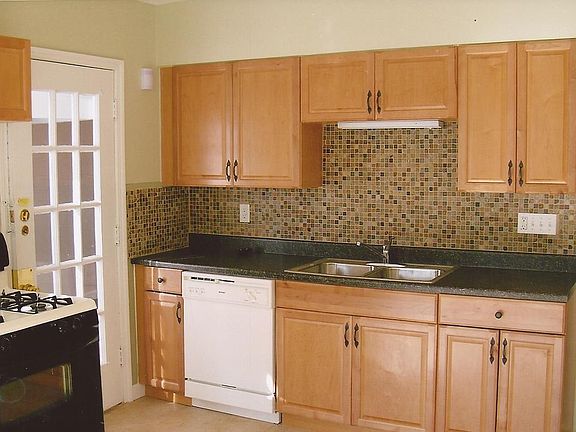 Kitchen, dishwasher, tile floor
