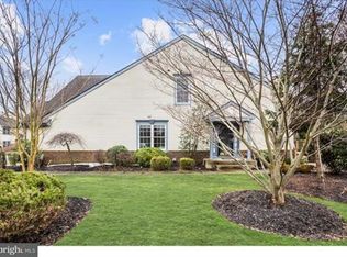 16 Hilltop Ln, Medford, NJ 08055