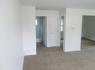 205 W Todd Ave APT 201, Woodstock, IL 60098