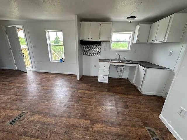 136 Orange St — Photo 4