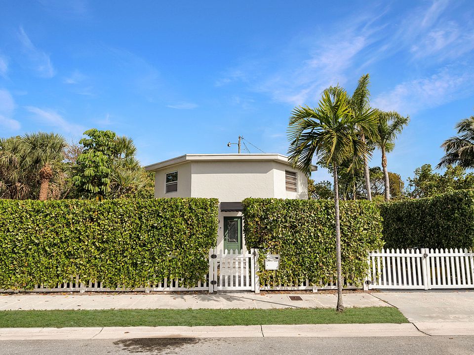 1st image of 943 York Street